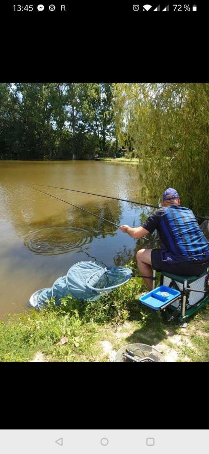 Camping La Garenne De Moncourt 特伊 外观 照片