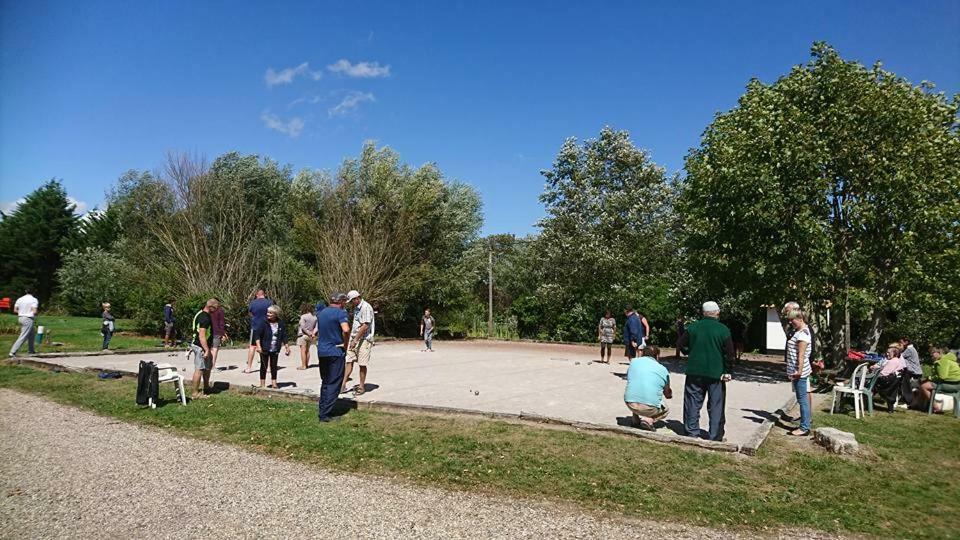 Camping La Garenne De Moncourt 特伊 外观 照片